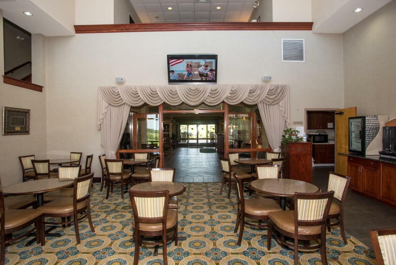 Round Hill Inn Orange Exterior photo