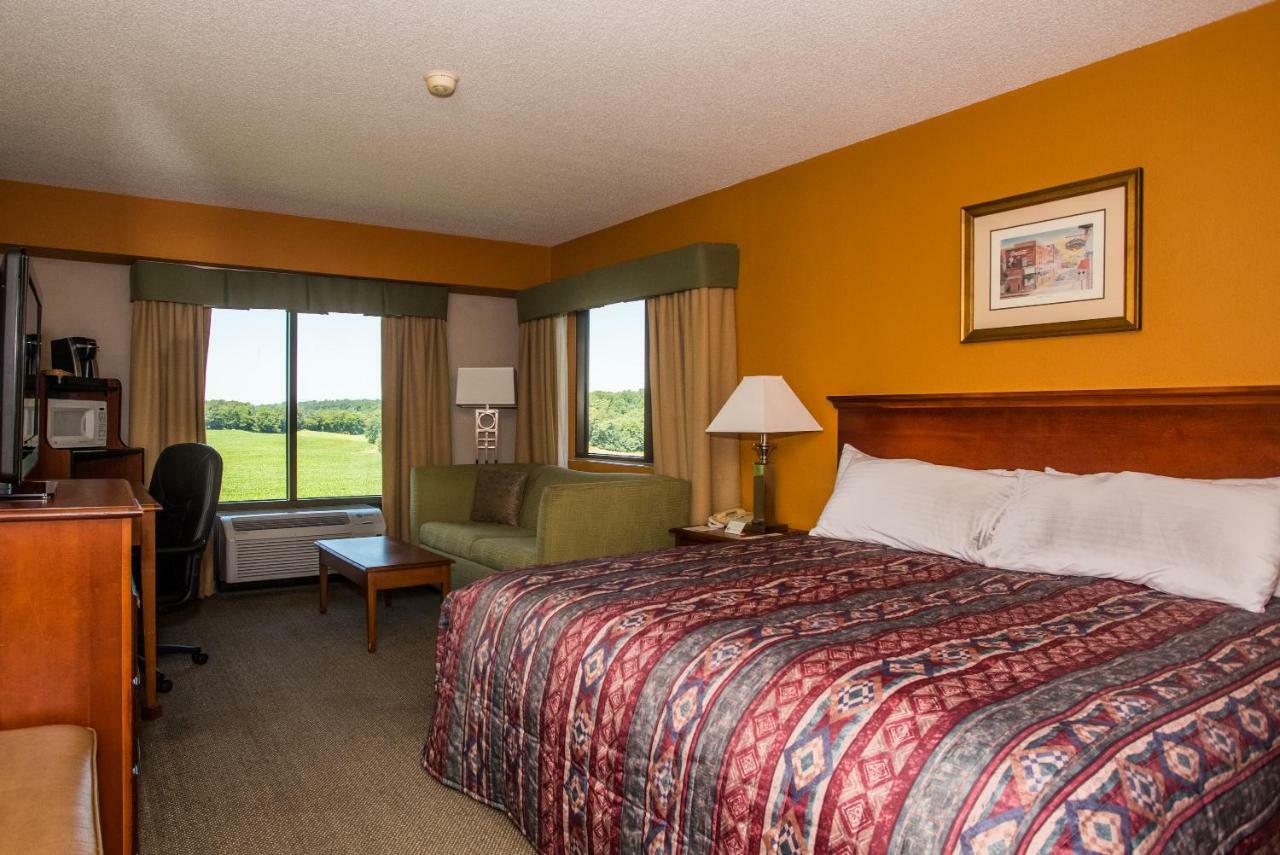 Round Hill Inn Orange Room photo