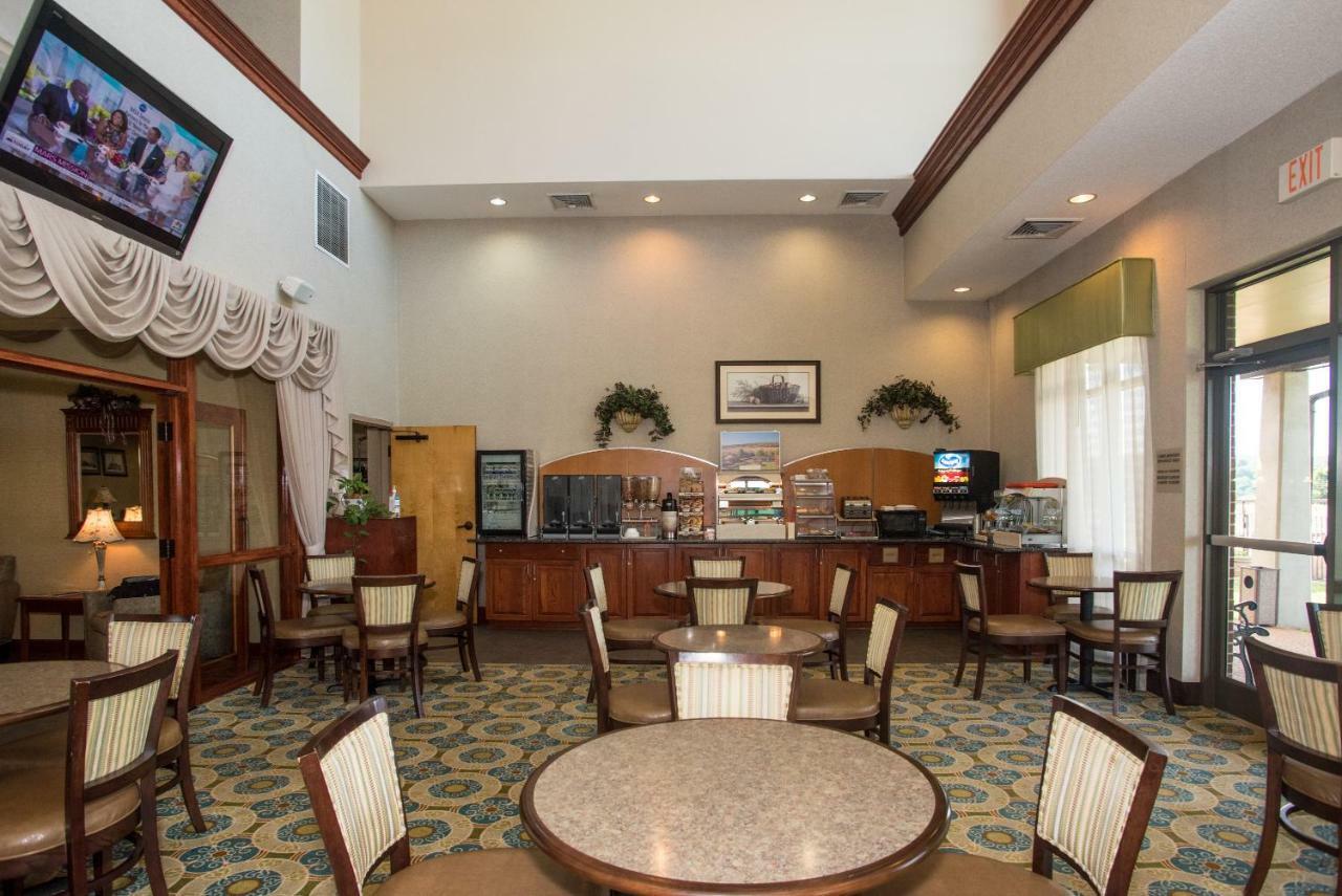 Round Hill Inn Orange Exterior photo
